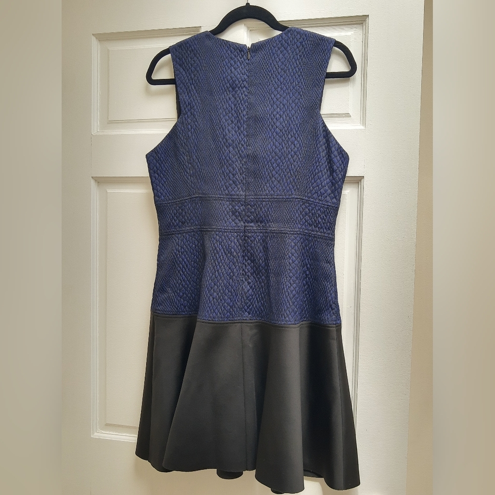 New. Rebecca Taylor V neck, snake jacquard navy Empire Dress, black bottom,lined - Picture 4 of 11